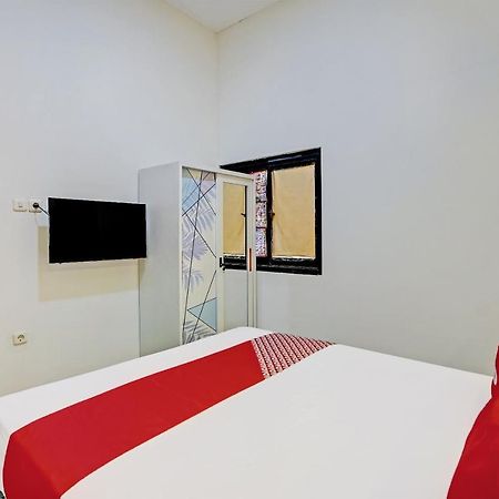 Oyo 92435 Sunlo Cozy Home Family Homestay Syariah سورابايا المظهر الخارجي الصورة