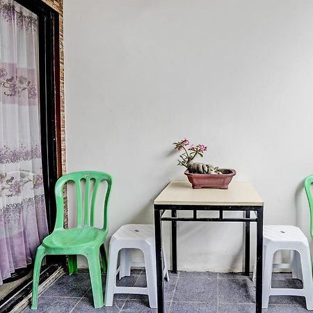 Oyo 92435 Sunlo Cozy Home Family Homestay Syariah سورابايا المظهر الخارجي الصورة