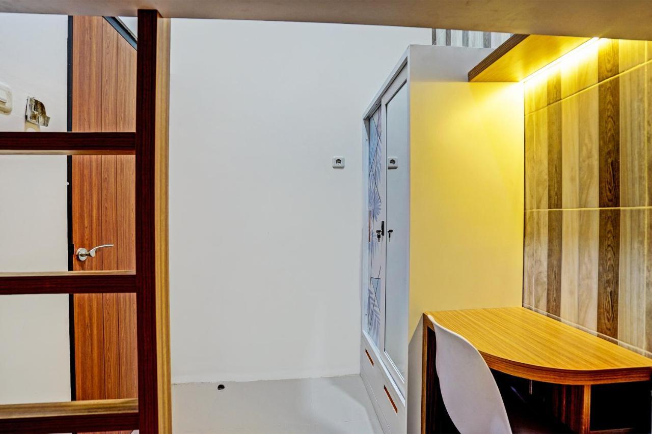 Oyo 92435 Sunlo Cozy Home Family Homestay Syariah سورابايا المظهر الخارجي الصورة