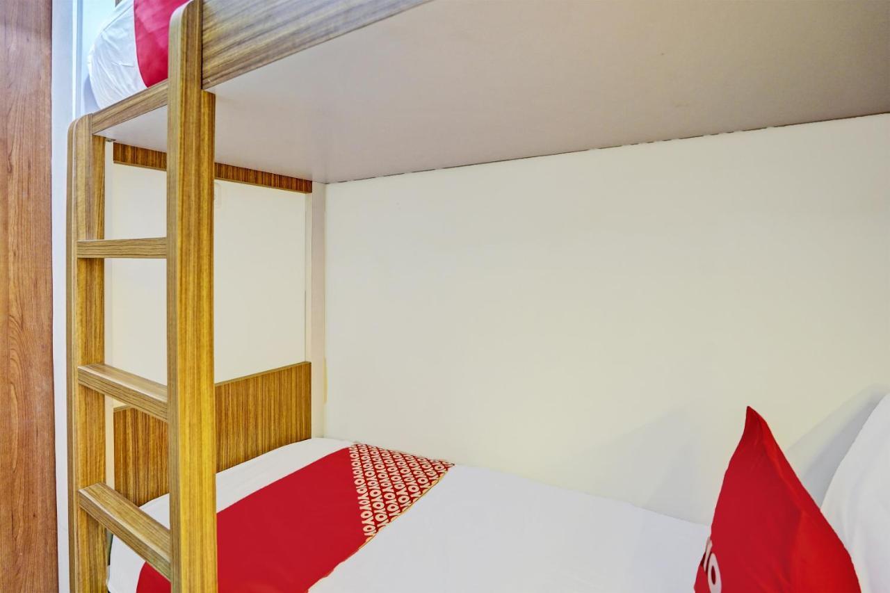 Oyo 92435 Sunlo Cozy Home Family Homestay Syariah سورابايا المظهر الخارجي الصورة