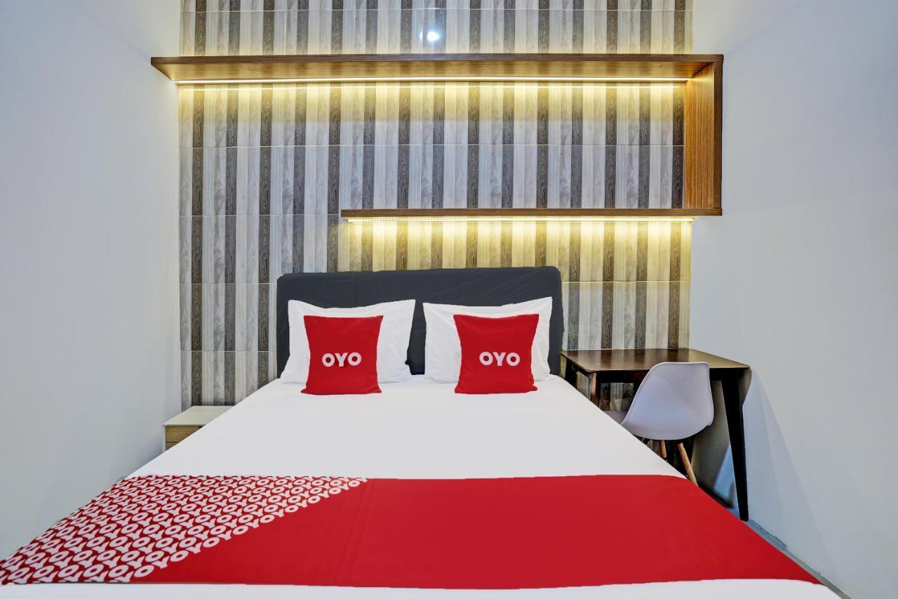 Oyo 92435 Sunlo Cozy Home Family Homestay Syariah سورابايا المظهر الخارجي الصورة