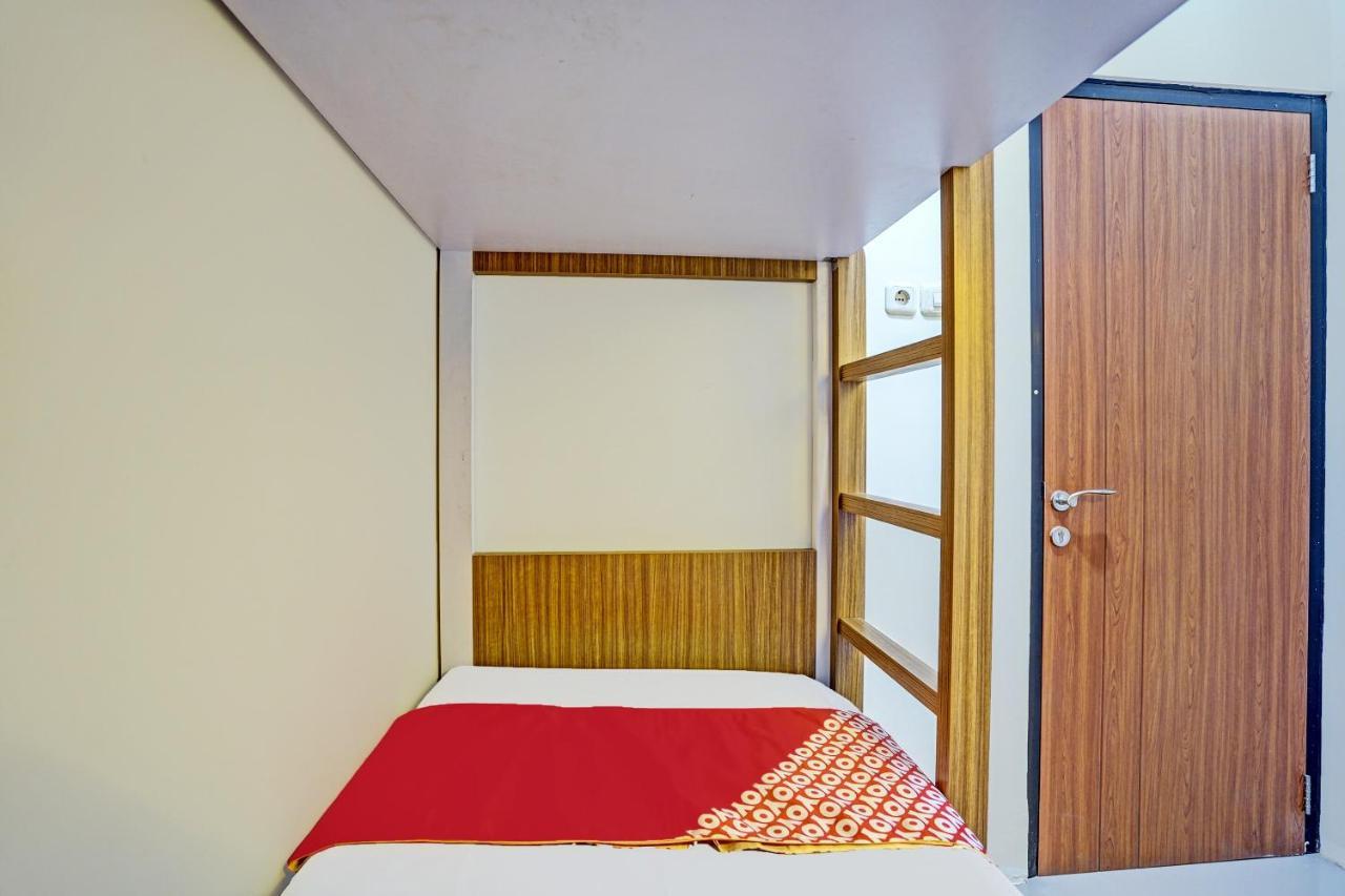 Oyo 92435 Sunlo Cozy Home Family Homestay Syariah سورابايا المظهر الخارجي الصورة