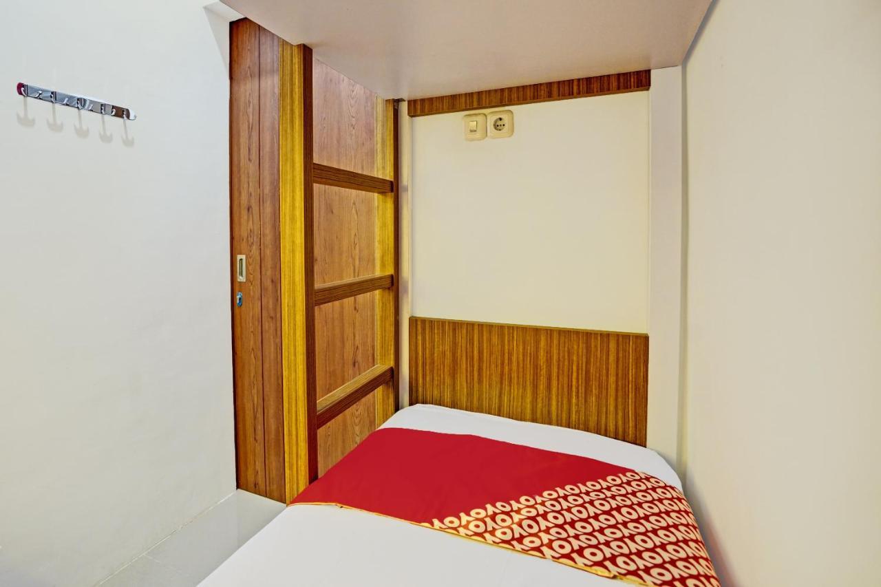 Oyo 92435 Sunlo Cozy Home Family Homestay Syariah سورابايا المظهر الخارجي الصورة