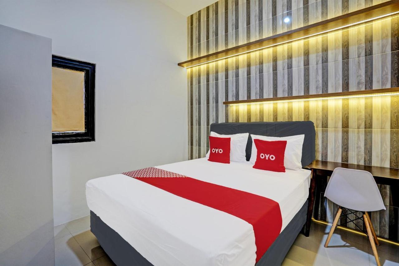 Oyo 92435 Sunlo Cozy Home Family Homestay Syariah سورابايا المظهر الخارجي الصورة