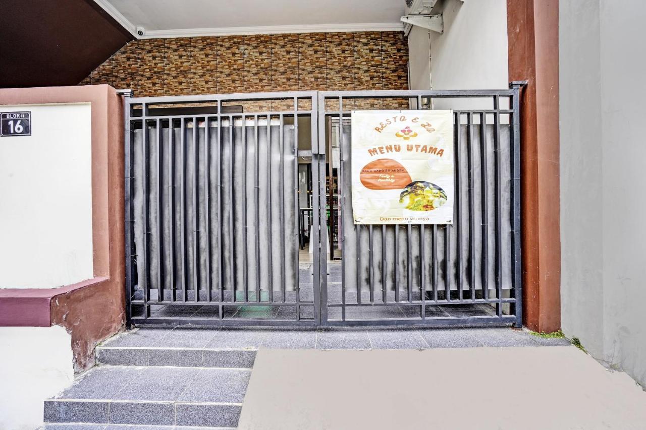 Oyo 92435 Sunlo Cozy Home Family Homestay Syariah سورابايا المظهر الخارجي الصورة