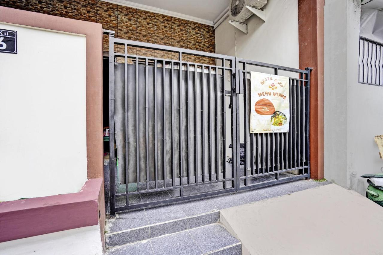 Oyo 92435 Sunlo Cozy Home Family Homestay Syariah سورابايا المظهر الخارجي الصورة