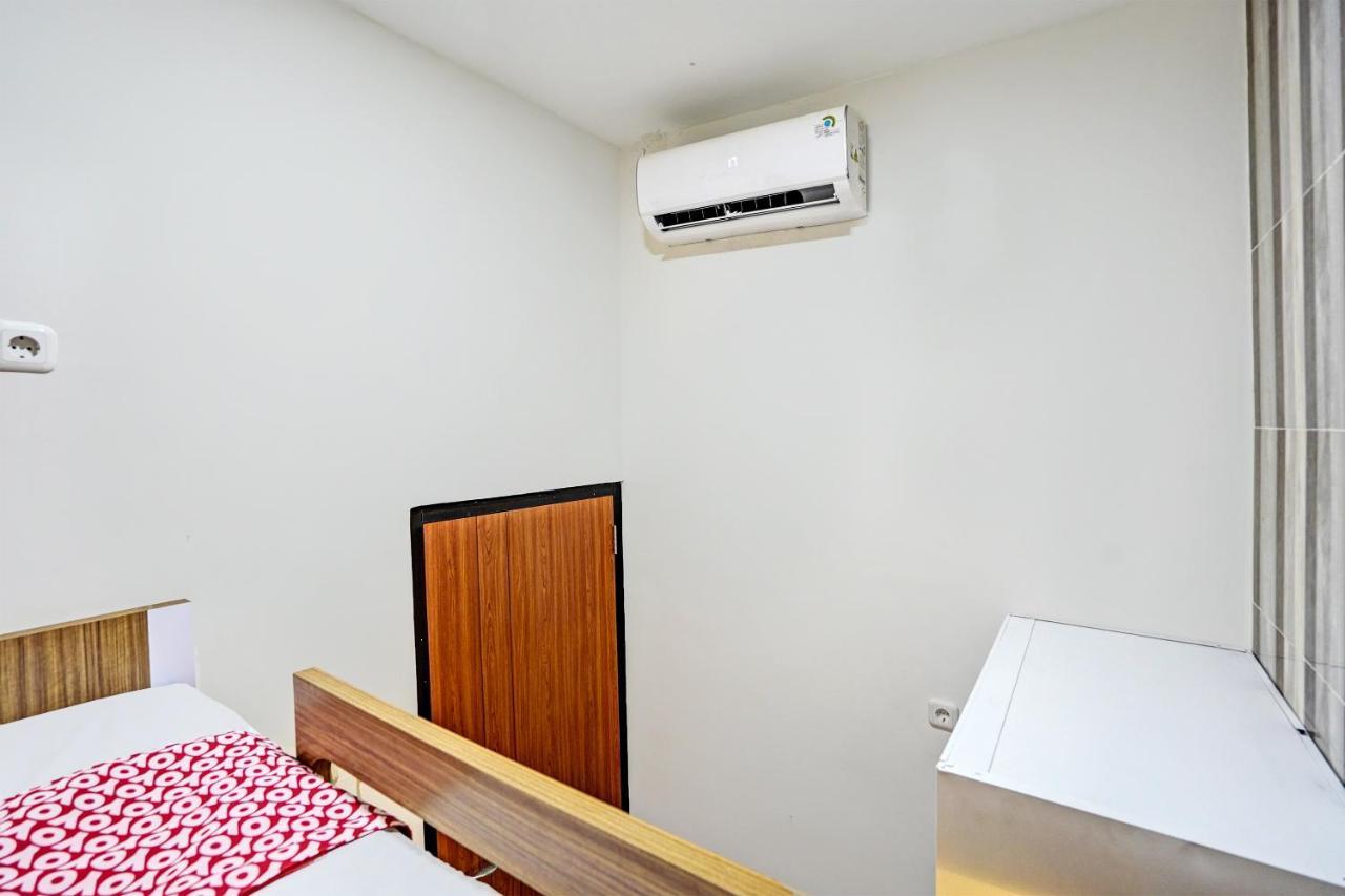 Oyo 92435 Sunlo Cozy Home Family Homestay Syariah سورابايا المظهر الخارجي الصورة