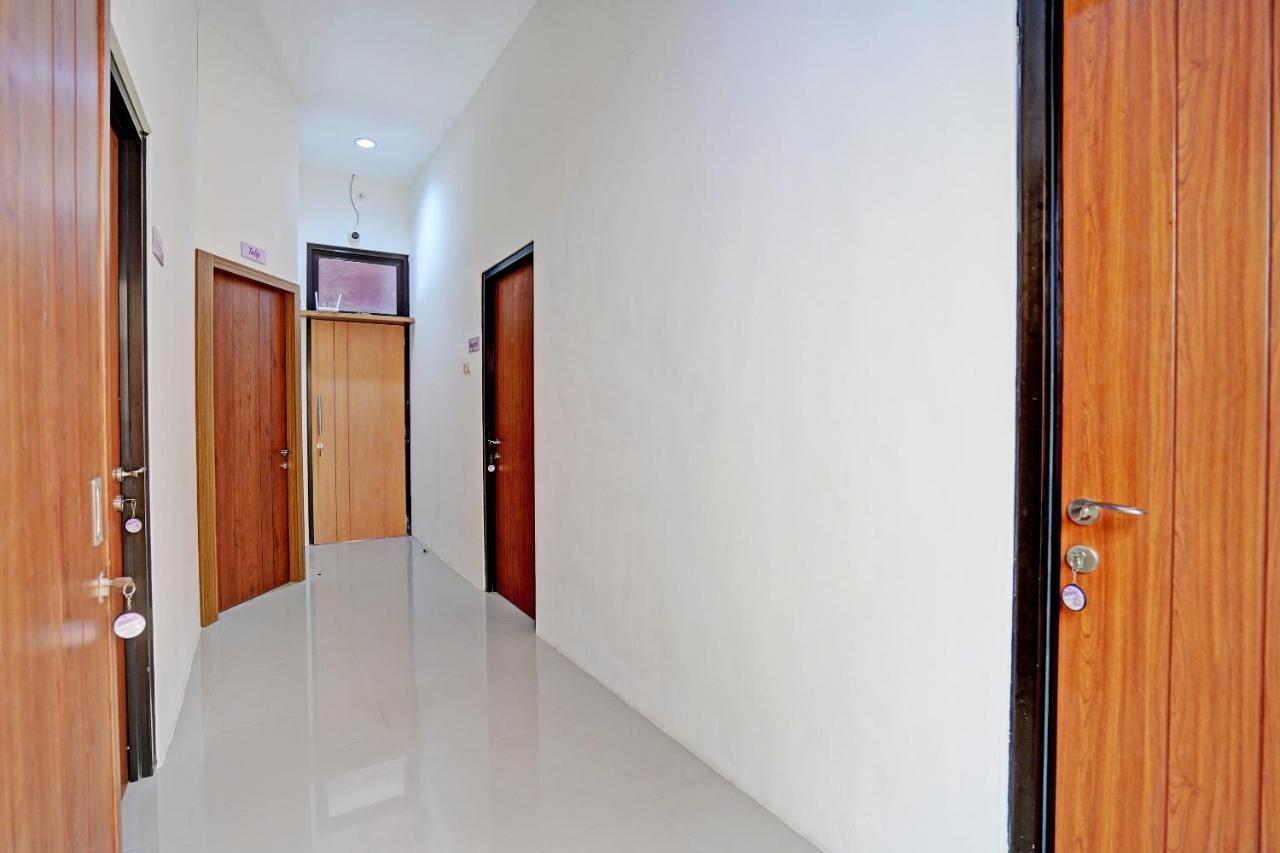 Oyo 92435 Sunlo Cozy Home Family Homestay Syariah سورابايا المظهر الخارجي الصورة
